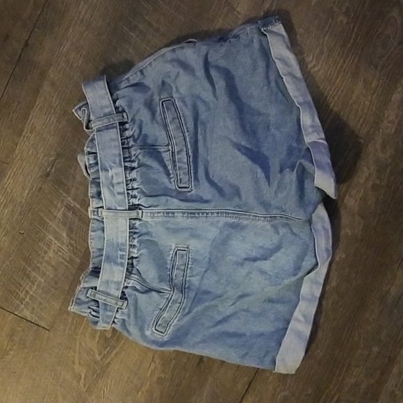 Garage Shorts - Picture 3 of 3